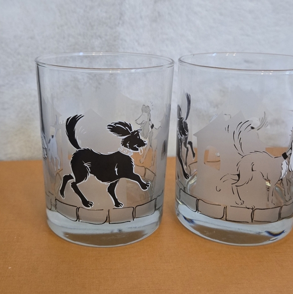 Set of 4 glasses with whimsical dogs - Picture 6 of 7